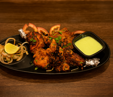 tandoori chicken with sides and garnishes